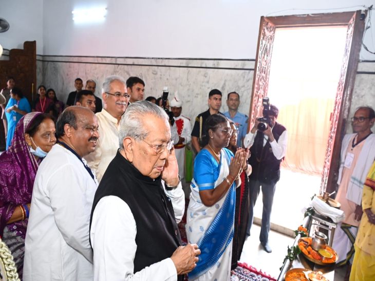 राष्ट्रपति द्रौपदी मुर्मू राजधानी रायपुर में स्थित जगन्नाथ मंदिर में पहुंचीं।