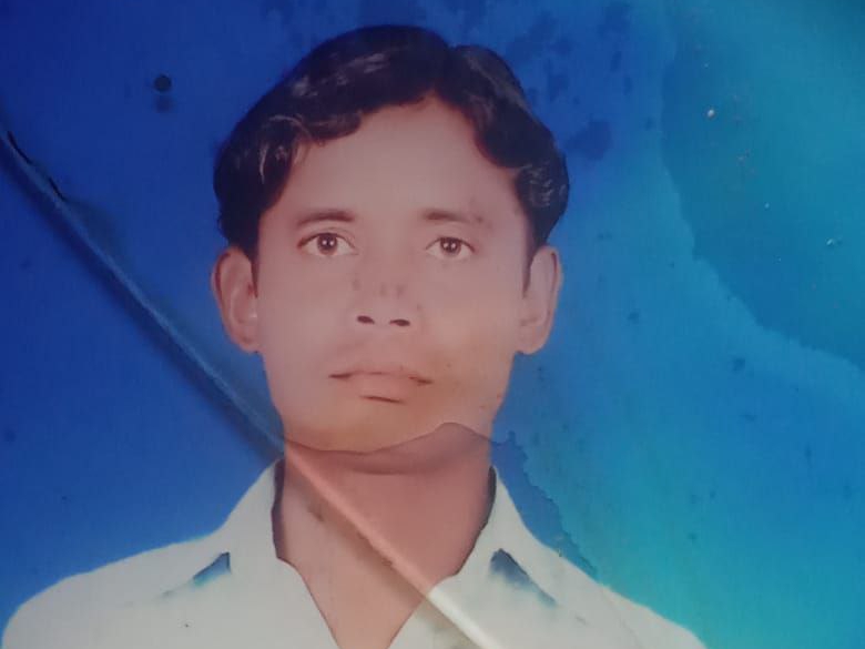 शुक्रवार को इलाज के दौरान युवक ठाकुर प्रताप सिंह ने दम तोड़ दिया।