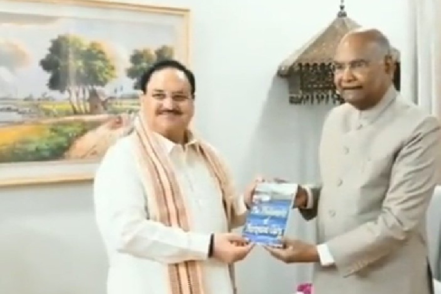 भाजपा अध्यक्ष जेपी नड्‌डा शुक्रवार को पूर्व राष्ट्रपति रामनाथ कोविंद से मिलने दिल्ली स्थित उनके घर पहुंचे। कोविंद को वन नेशन वन इलेक्शन की कमेटी का अध्यक्ष बनाया गया है।