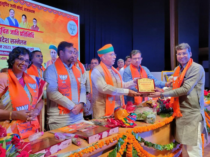 नरसी किराड़ एनएसयूआई में थे, लेकिन मई महीने में ही भाजपा जॉइन की है।