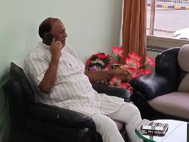 भंवरसिंह शेखावत इंदौर भाजपा के दिग्गज नेता हैं। विधानसभा क्रमांक 5 से विधायक रह चुके हैं। 1993 में हुए चुनाव में विधानसभा क्रमांक 5 से शेखावत पहली बार विधायक बने। 1998 के चुनाव में वे इसी सीट से कांग्रेस के सत्यनारायण पटेल से 10 हजार से ज्यादा वोटों से हार गए।