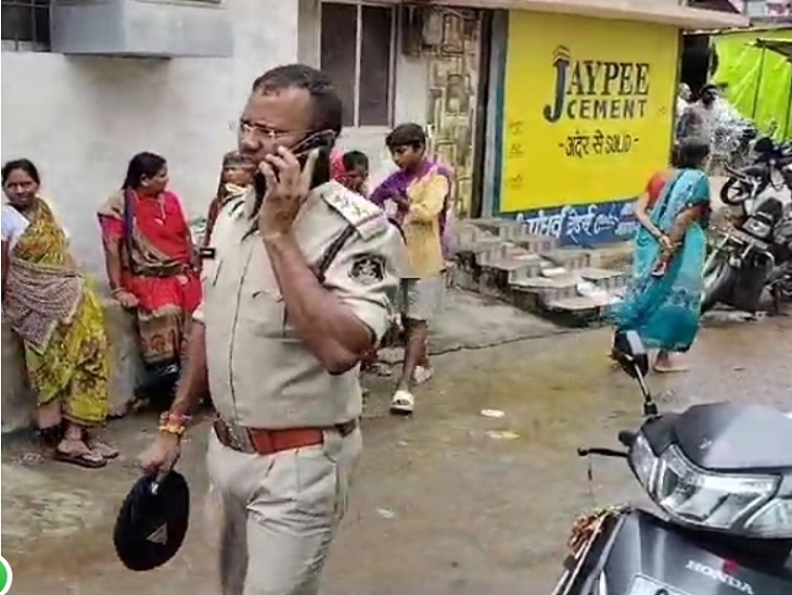 मोहन नगर टीआई विजय यादव घटना स्थल पर मौजूद।