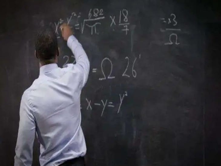 मामले में शिक्षकों की प्रमोशन, ट्रांसफर और पोस्टिंग में घोटाले का खुलासा हुआ था। (प्रतीकात्मक तस्वीर)