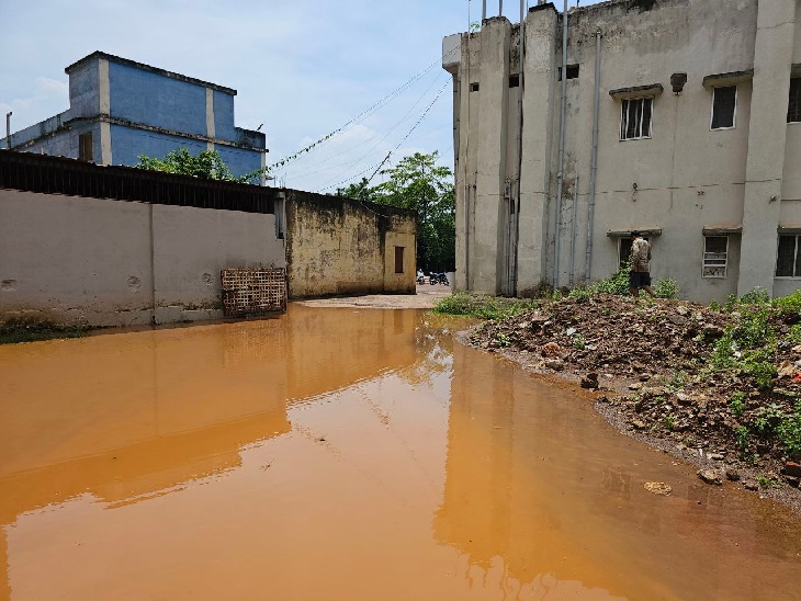 लाल बहादुर शास्त्री अस्पताल सुपेला में हुआ जल भराव