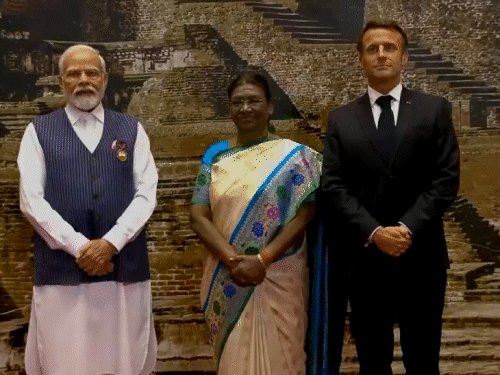 comp 25 1694270981 French President Emmanuel Macron also arrived for President Murmu's dinner.