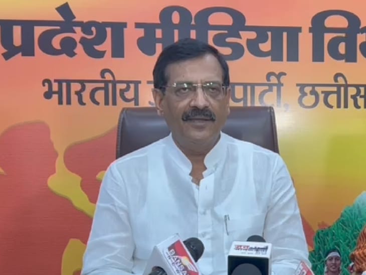 प्रवक्ता केदार गुप्ता ने प्रेस कॉन्फ्रेस कर राज्यपाल से मिलकर शिकायत करने की जानकारी दी।