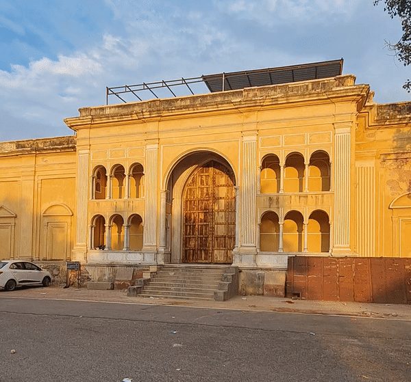 इसी टाउन हॉल को राज्य सरकार 100 करोड़ रुपए खर्च कर इंटरनेशनल म्यूजियम बनाना चाहती है।