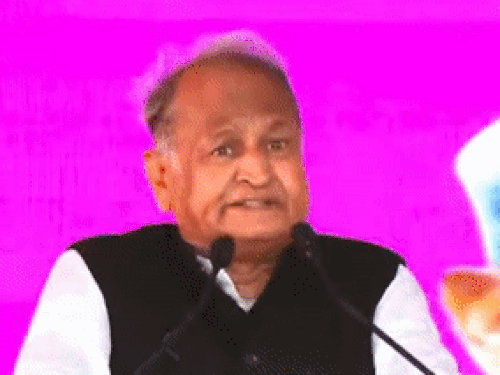 सीएम अशोक गहलोत टोंक के निवाई में सभा को संबोधित करते हुए।