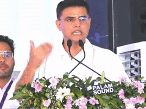 पूर्व डिप्टी सीएम सचिन पायलट टोंक के निवाई में सभा को संबोधित करते हुए।