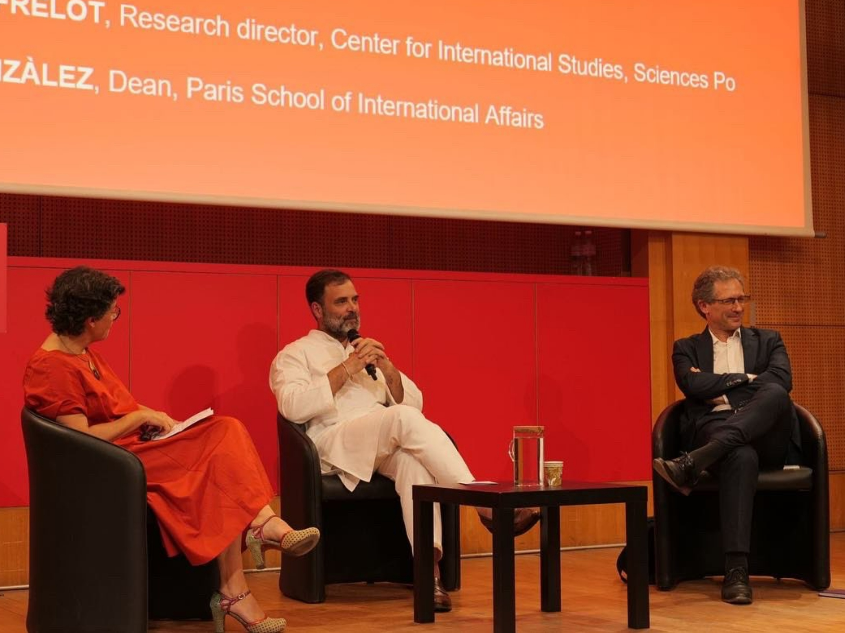 राहुल ने कहा कि भारत में सिख समुदाय सहित 20 करोड़ लोग असहज महसूस कर रहे हैं।