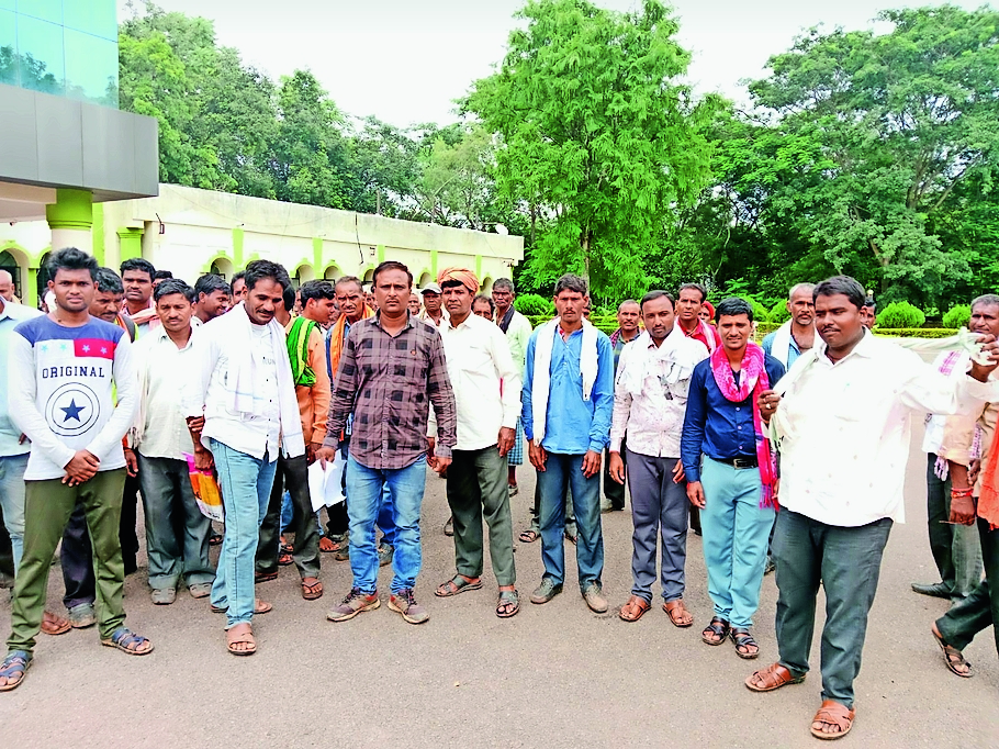 करपी के ग्रामीणों की वर्षों पुरानी मांग नहीं हुई पूरी, अब चुनाव बहिष्कार की चेतावनी 1 dbcl 169443482864ff060c7b232 10sep kawardha 30
