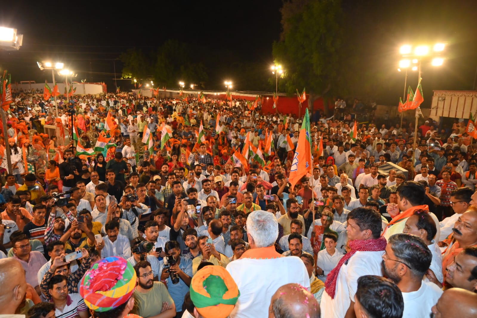 साले की होली में सभा से पहले बीकानेर पूर्व में टिकट मांग रहे दावेदारों ने शक्ति प्रदर्शन भी किया।