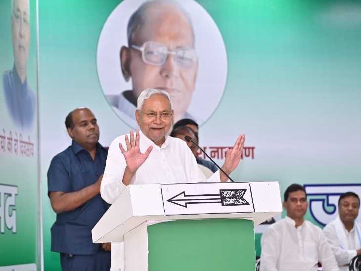 पहले दिन उन्होंने 58 जिला अध्यक्षों व प्रमंडल प्रभारियों के साथ मीटिंग की।