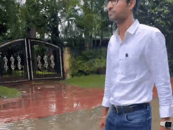 शहर के अलग अलग इलाकों में जोरदार बारिश के कारण जलजमाव की स्थिति बनी। दैनिक भास्कर संवाददाता अभिषेक दुबे।