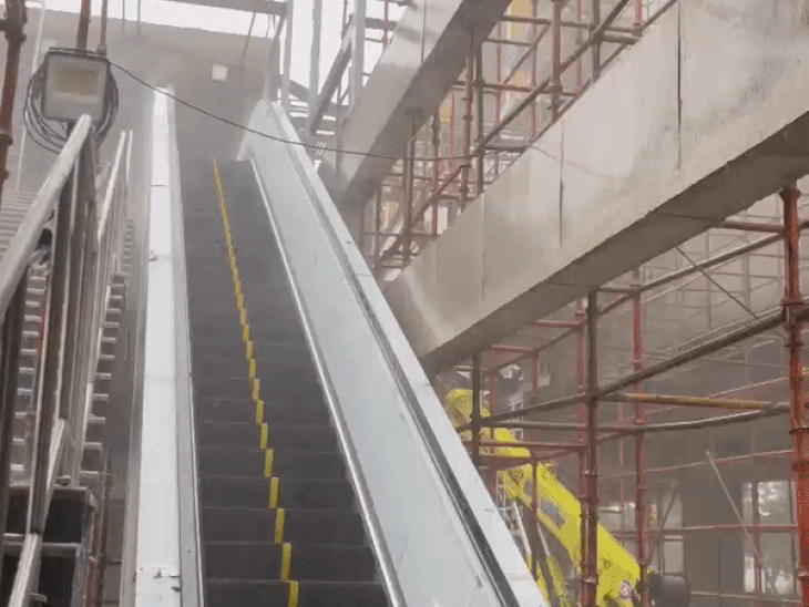 सुपर कॉरिडोर क्षेत्र में जगह-जगह जल जमाव हुआ। बारिश से मेट्रो का काम भी प्रभावित हुआ।