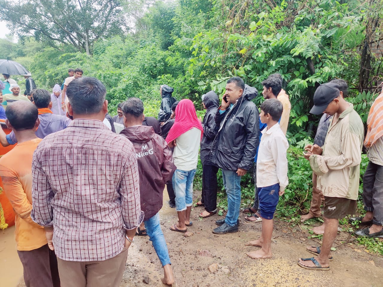 कांग्रेस नेता राजन मंडलोई ने कहा कि ग्रामीणों को उम्मीद थी कि डूब 138 मीटर तक आती है, लेकिन पानी 145 मीटर तक पहुंच गया।