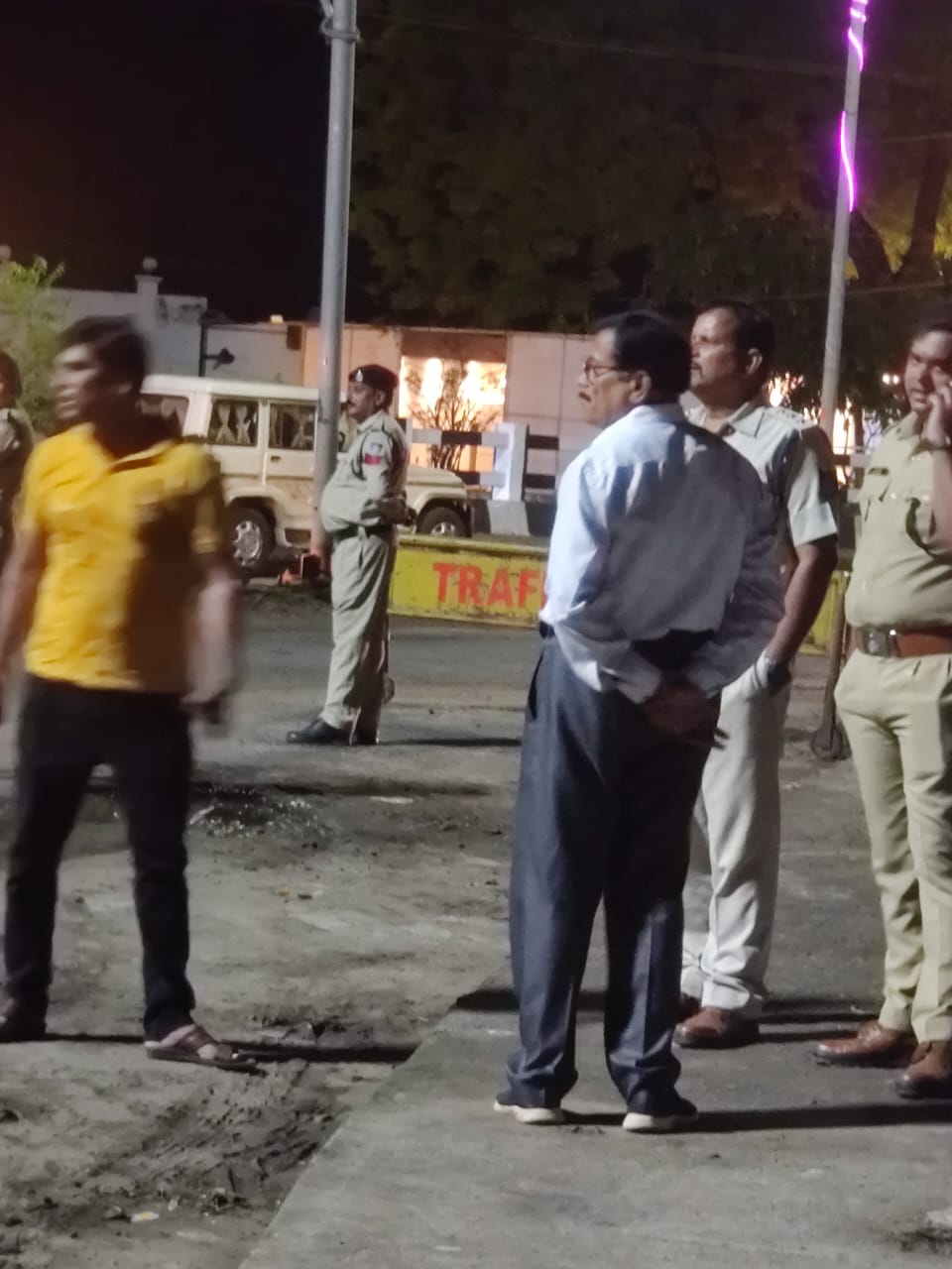 Sudden checking of bike and car in Narmadapuram