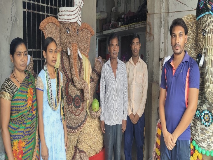 यह परिवार हर साल तैयार करता है अनोखी प्रतिमाएं