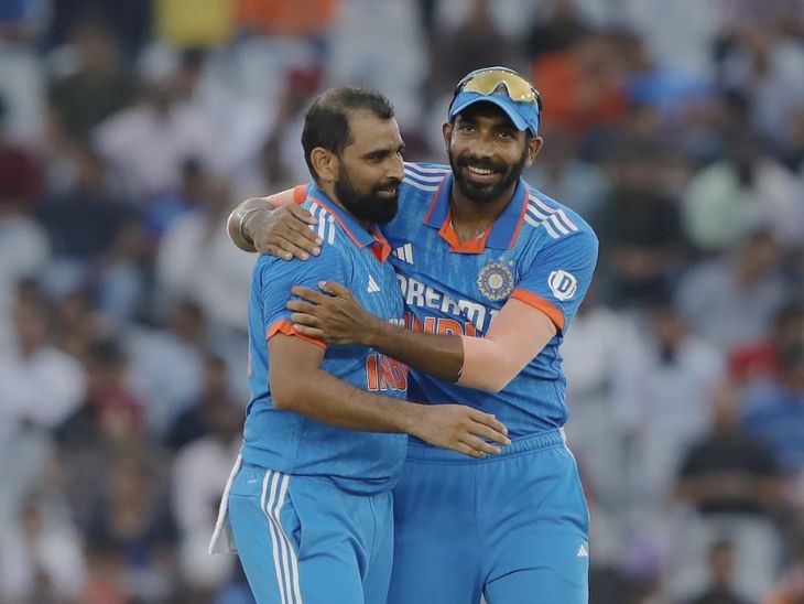 शमी ने पहली पारी में 5 विकेट लिए। उन्होंने मार्श, स्मिथ, स्टोइनिस, मैथ्यू शॉर्ट और सीन एबॉट को आउट किया।