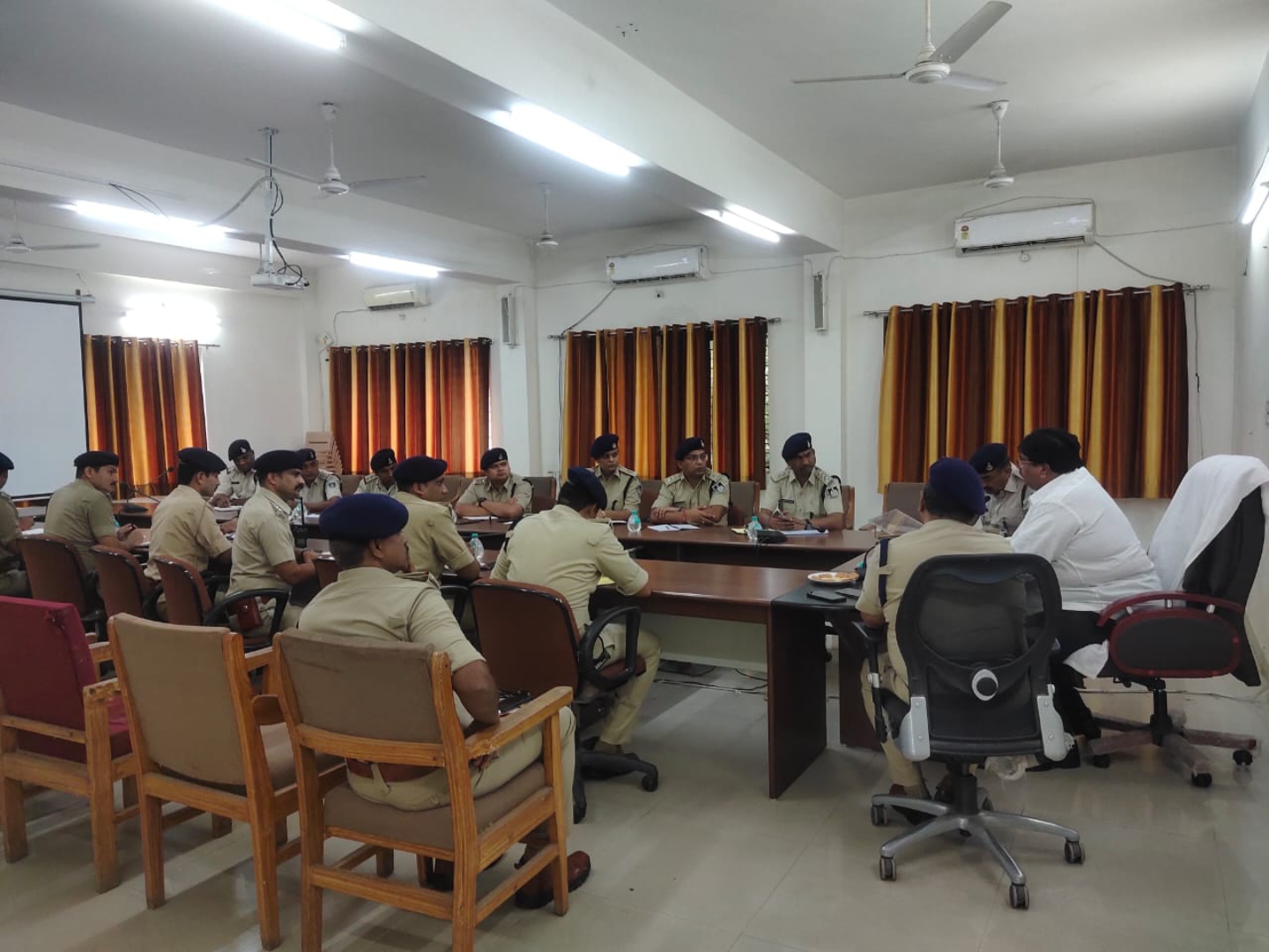 General Police Inside Additional Director General of Police took meeting of police officers
