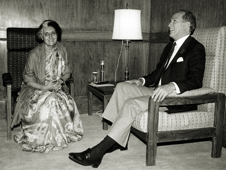 साल 1983 में कनाडा के PM पियरे ट्रूडो भारत दौरे पर आए थे। इस दौरान नई दिल्ली में प्रधानमंत्री इंदिरा गांधी के साथ बातचीत करते हुए। सोर्स : Reuters