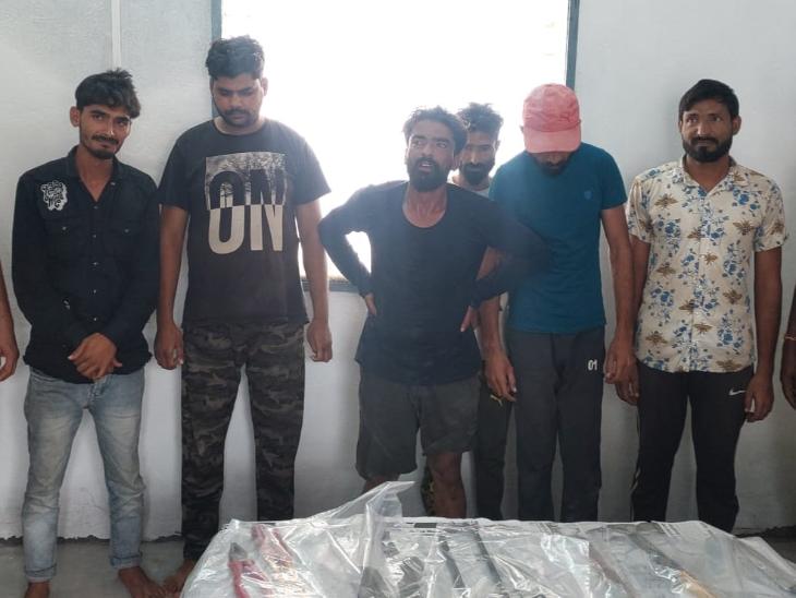 सक्ती के ज्वेलरी दुकान में डकैती की योजना बनाते 6 अंतरराज्यीय आरोपी गिरफ्तार। - Dainik Bhaskar
