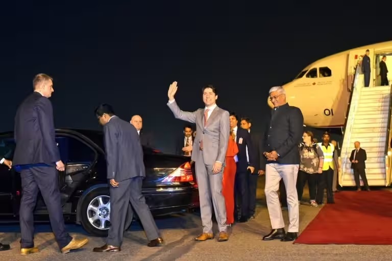 2018 में भारत दौरे पर आए कनाडा के PM जस्टिन ट्रूडो को एयरपोर्ट पर कृषि राज्य मंत्री गजेंद्र सिंह शेखावत ने रिसीव किया था। सोर्स : MEA