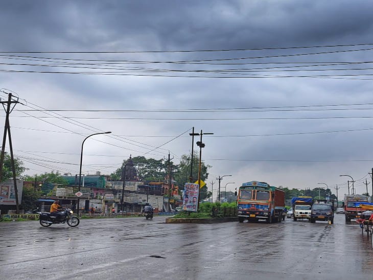 सोमवार शाम के बाद रायपुर में हल्की बौछारें पड़ी थीं।