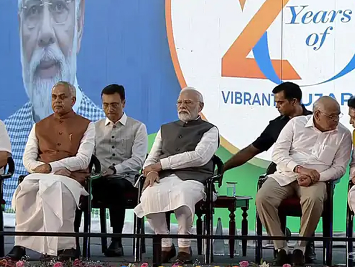 गुजरात में विपक्ष पर बरसे PM मोदी, बोले- गोधराकांड और हिंसा के बाद एजेंडा चलाया गया, फिर भी मैंने राज्य को खड़ा किया