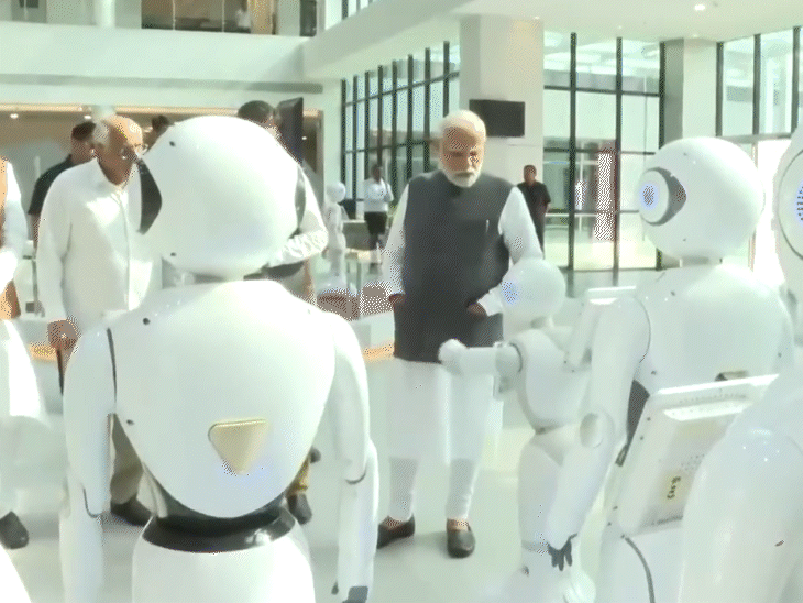 गुजरात में विपक्ष पर बरसे PM मोदी, बोले- गोधराकांड और हिंसा के बाद एजेंडा चलाया गया, फिर भी मैंने राज्य को खड़ा किया