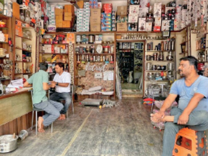 GST raid on 27 utensils traders of the state, tax evasion estimated at Rs 2 crore जीएसटी विभाग