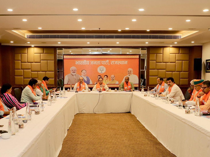 होटल ललित में 27 सितंबर की शाम को हुई बैठक और उसमें मौजूद प्रदेश संगठन के पदाधिकारी।