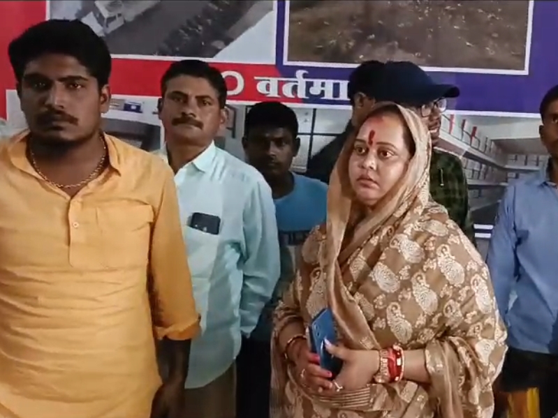 विधायक कल्पना वर्मा ने पुलिस को बताया कि मनोज पहले भी कई बार उनसे अभद्रता कर चुका है।