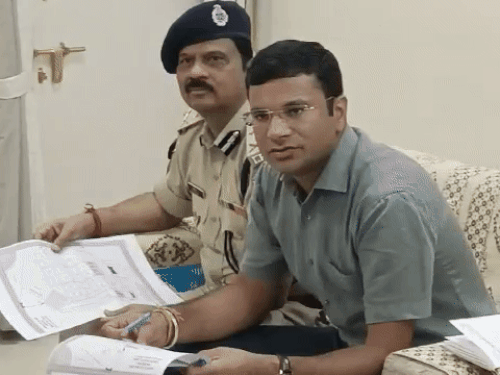 केंद्रीय मंत्री ने प्रधानमंत्री के प्रस्तावित दौरे की तैयारियों को लेकर जिला कलेक्टर और जोधपुर कमिश्नर के साथ मीटिंग की।