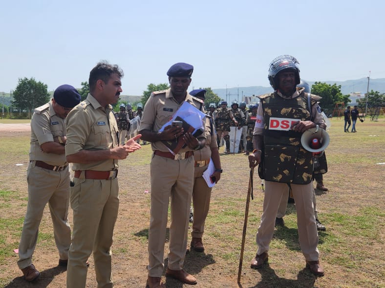 Basava Raj Police District police practiced Balwa parade