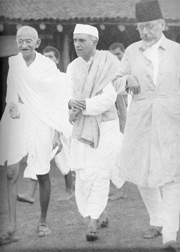 टेलीफोन से बात, आखिरी पलों में कस्तूरबा के साथ:कभी हंसते, कभी उदास; महात्मा गांधी की 21 देखी-अनदेखी तस्वीरें 3 घंटे पहले 12 gandhi 11 1696155168