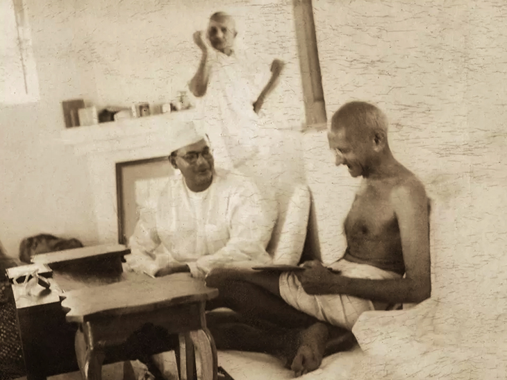 टेलीफोन से बात, आखिरी पलों में कस्तूरबा के साथ:कभी हंसते, कभी उदास; महात्मा गांधी की 21 देखी-अनदेखी तस्वीरें 3 घंटे पहले 16 gandhi 12a 1696155354
