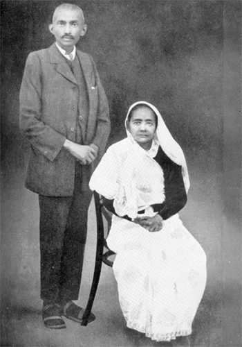 टेलीफोन से बात, आखिरी पलों में कस्तूरबा के साथ:कभी हंसते, कभी उदास; महात्मा गांधी की 21 देखी-अनदेखी तस्वीरें 3 घंटे पहले 5 gandhi 2 1696154666