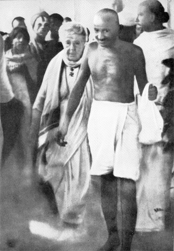 टेलीफोन से बात, आखिरी पलों में कस्तूरबा के साथ:कभी हंसते, कभी उदास; महात्मा गांधी की 21 देखी-अनदेखी तस्वीरें 3 घंटे पहले 7 gandhi 4 1696154806