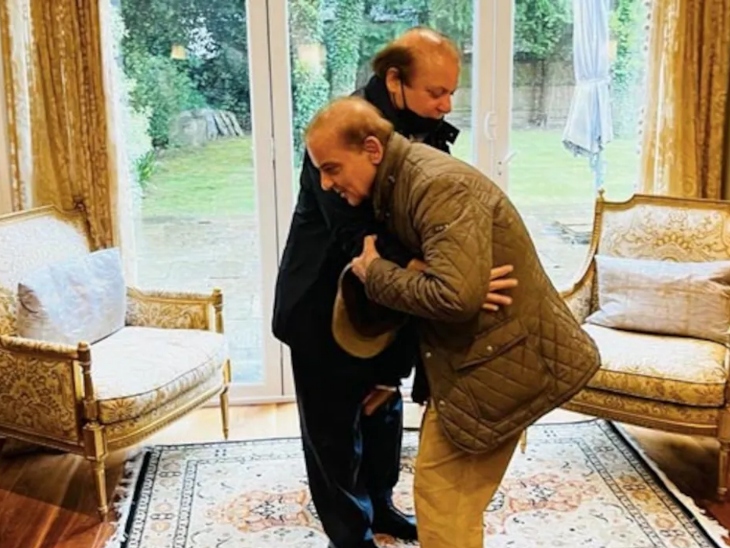 तस्वीर पिछले साल सितंबर की है। शाहबाज शरीफ ने पूर्व PM नवाज शरीफ के साथ लंदन में 3 घंटे बैठक की थी।