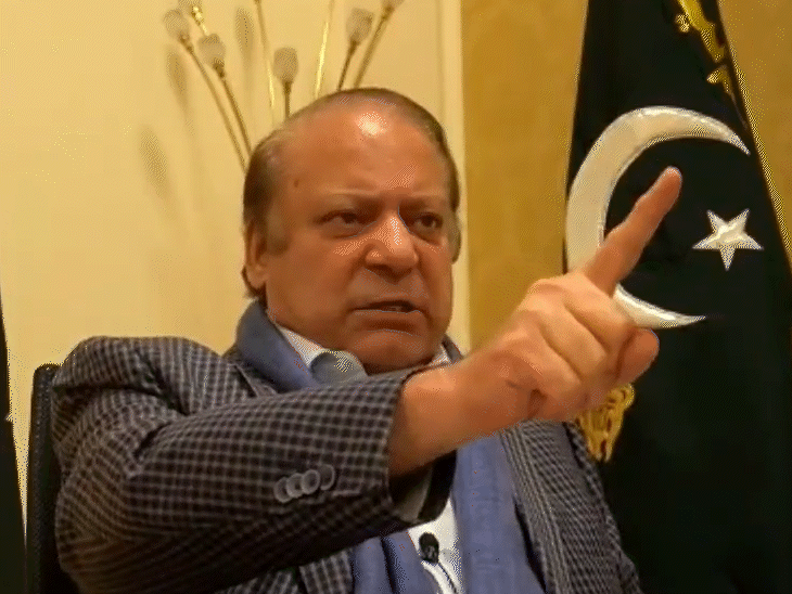 फुटेज करीब 15 दिन पहले की है। नवाज शरीफ ने पाकिस्तान की हालत पर बयान देते हुए कहा था कि आज हमारी कोई इज्जत नहीं है। - Dainik Bhaskar