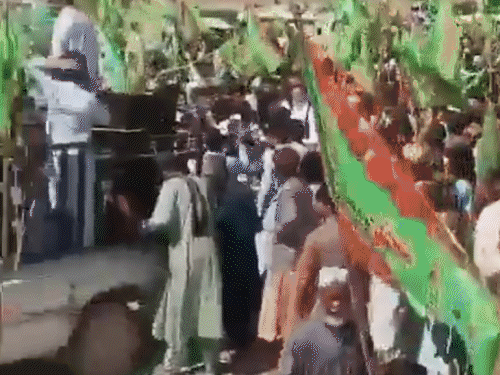 29 सितंबर को पाकिस्तान में 2 जगहों पर 2 आत्मघाती हमले हुए थे। 58 लोगों की मौत हुई थी। इसके बाद अफगानिस्तान के नागरिकों को वापस भेजने का फैसला लिया गया है।