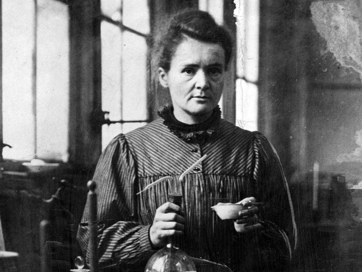 मैरी क्यूरी ने अपने पति पियरे क्यूरी के साथ मिलकर रेडियम और पोलोनियम पर काम किया था। मैरी को 1903 में फिजिक्स के क्षेत्र में भी नोबेल प्राइज मिला था।