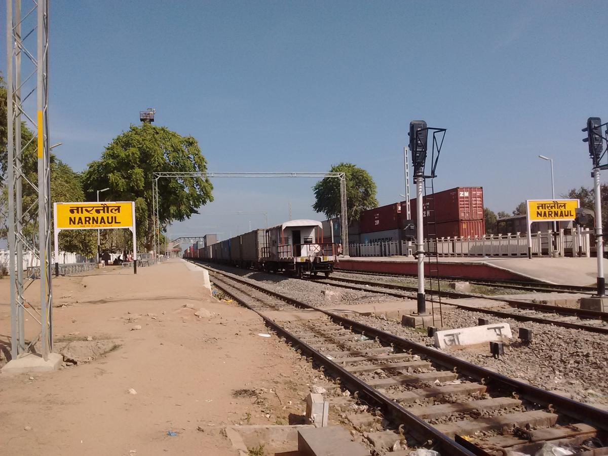 First train from Narnaul to Jaisalmer, Delhi-Jaisalmer Runicha Express.