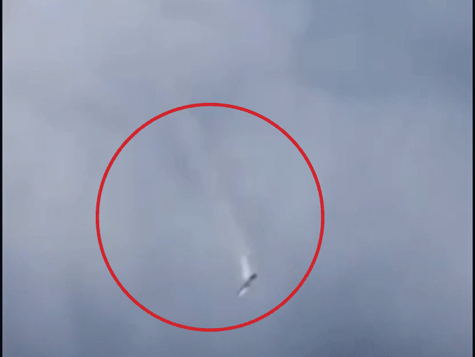 फुटेज में प्रिगोजिन का प्लेन नीचे गिरता दिख रहा है।