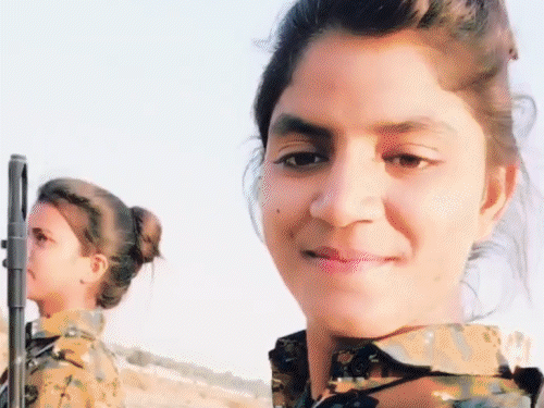 Bihar SI Pooja Verma Instagram Reel Controversy | Pooja Verma | ऑन ड्यूटी  थाने में वर्दी पहने कई वीडियो; मुंगेर एसपी बोले-जांच के बाद होगी कार्रवाई -  Dainik Bhaskar