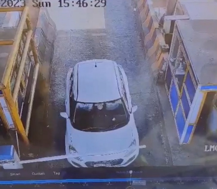 इसी कार में सवार होकर आए थे बदमाश।