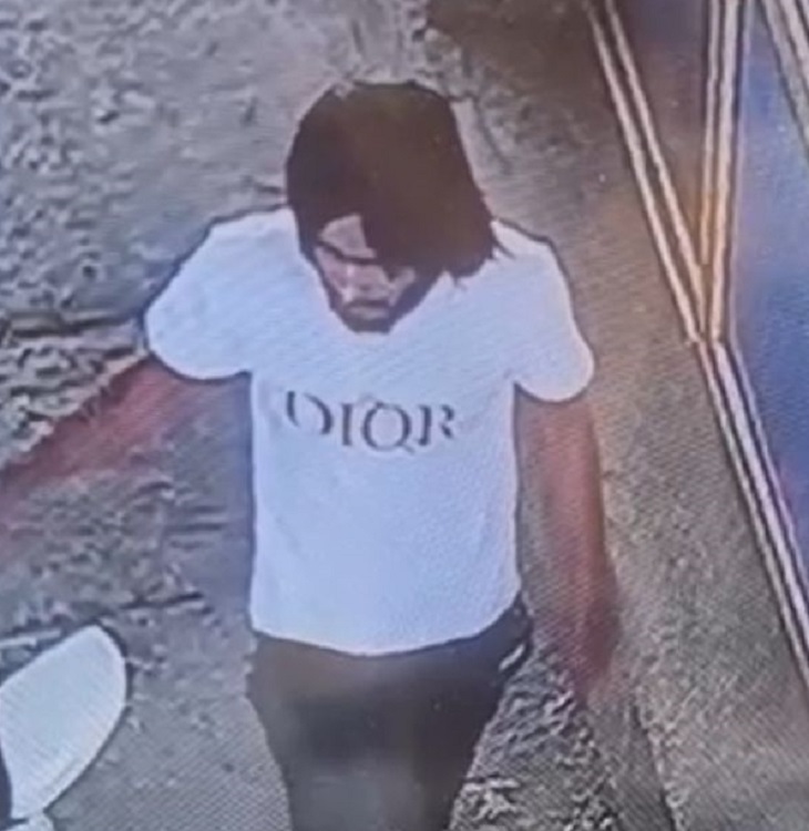 टोल पर फायरिंग करने वाला बदमाश सीसीटीवी कैमरे में कैद हो गया।