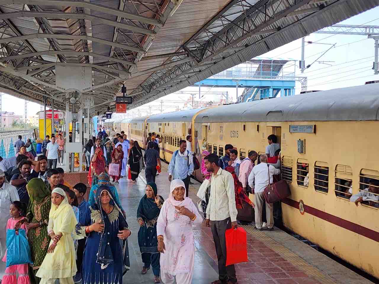 4 escalators and 2 lifts will be installed at Kishangarh railway station. | किशनगढ़ रेलवे स्टेशन पर लगेंगे 4 एस्केलेटर और 2 लिफ्ट: रेल बजट 2018-19 में मिली थी मंजूरी पर बजट