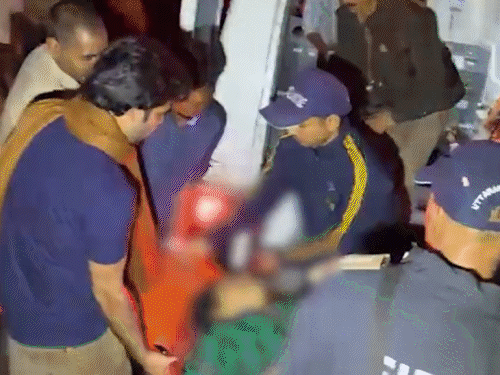 बस में सवार लोग नैनीताल घूमकर घर लौट रहे थे। - Dainik Bhaskar